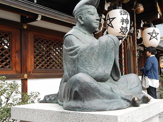 京都　清明神社の安倍清明像